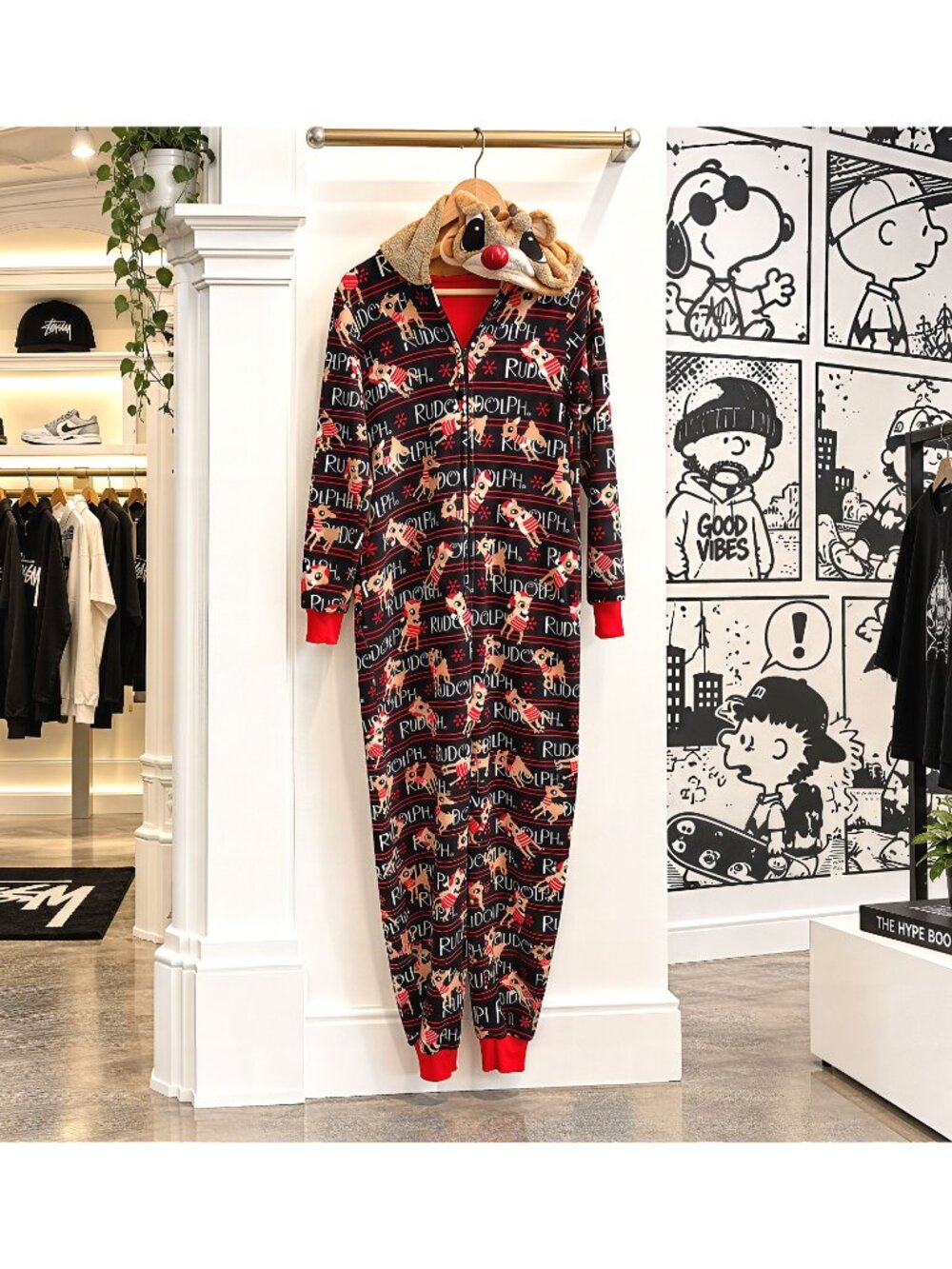 Rudolph Red-Nosed Reindeer Women’s Hooded Fleece Onesie Pajamas Small 4/6